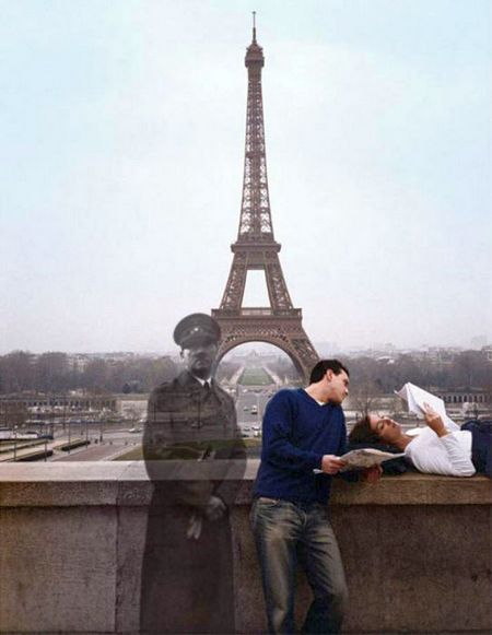 Адольф Гитлер на фоне Эйфелевой башни в Париже