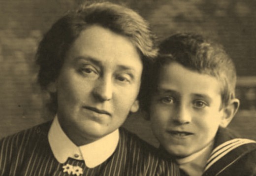 Екатерина Савельевна Гроссман с сыном.