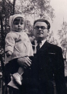 Михаил Кузнецов с сыном Владимиром. Фото конца 1950-х годов.