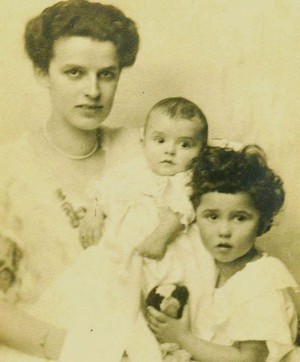 Диана Будисавлевич с дочерьми
